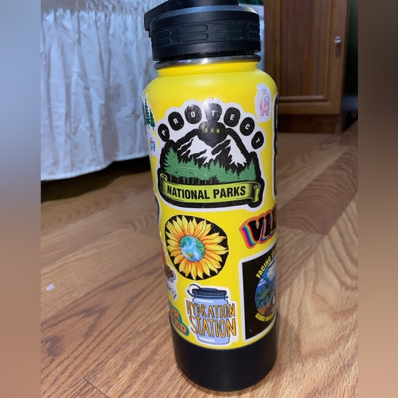 🌸 Hydro Flask Reusable Water Bottle 40oz Includes boot, 2 caps & stickers on it - Picture 11 of 15